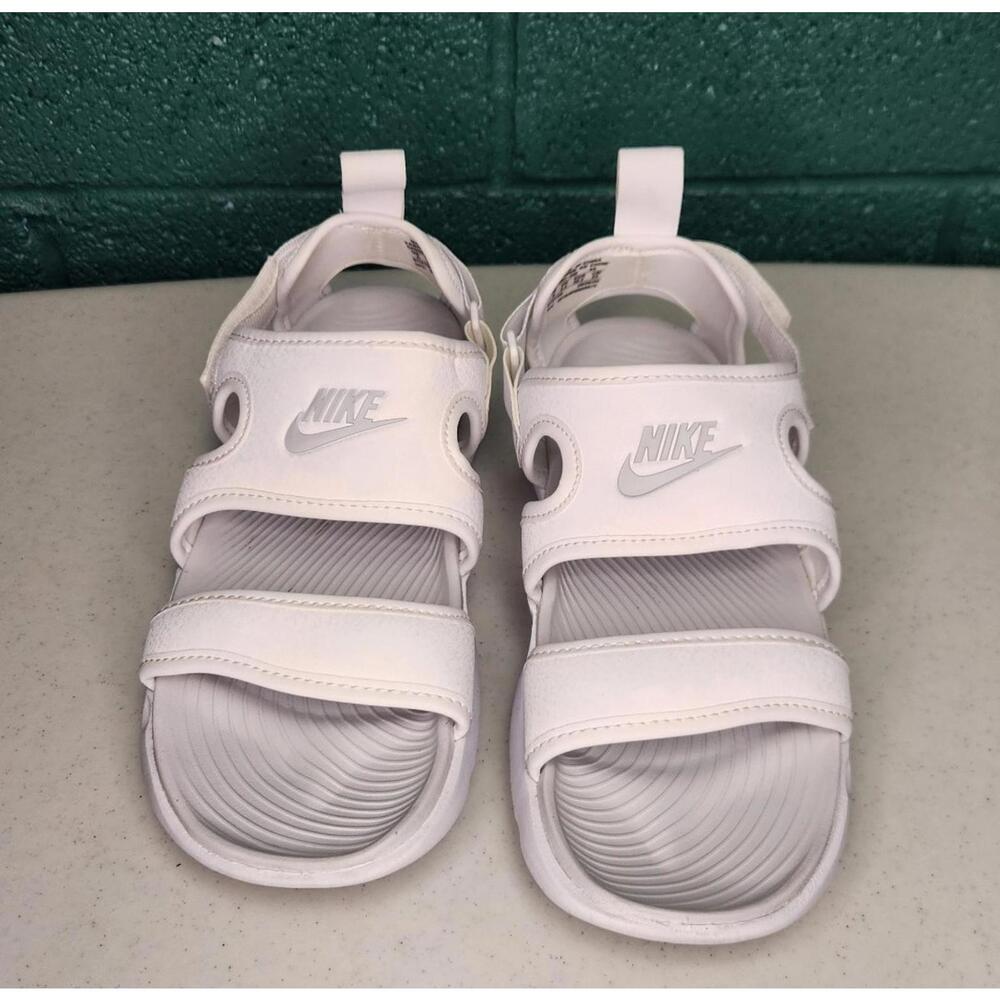 White Nike Owaysis Sport Sandals Size 6